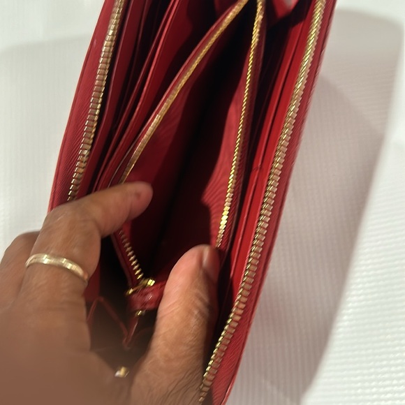 Prada long wallet with gold hardware zippy - Picture 4 of 8